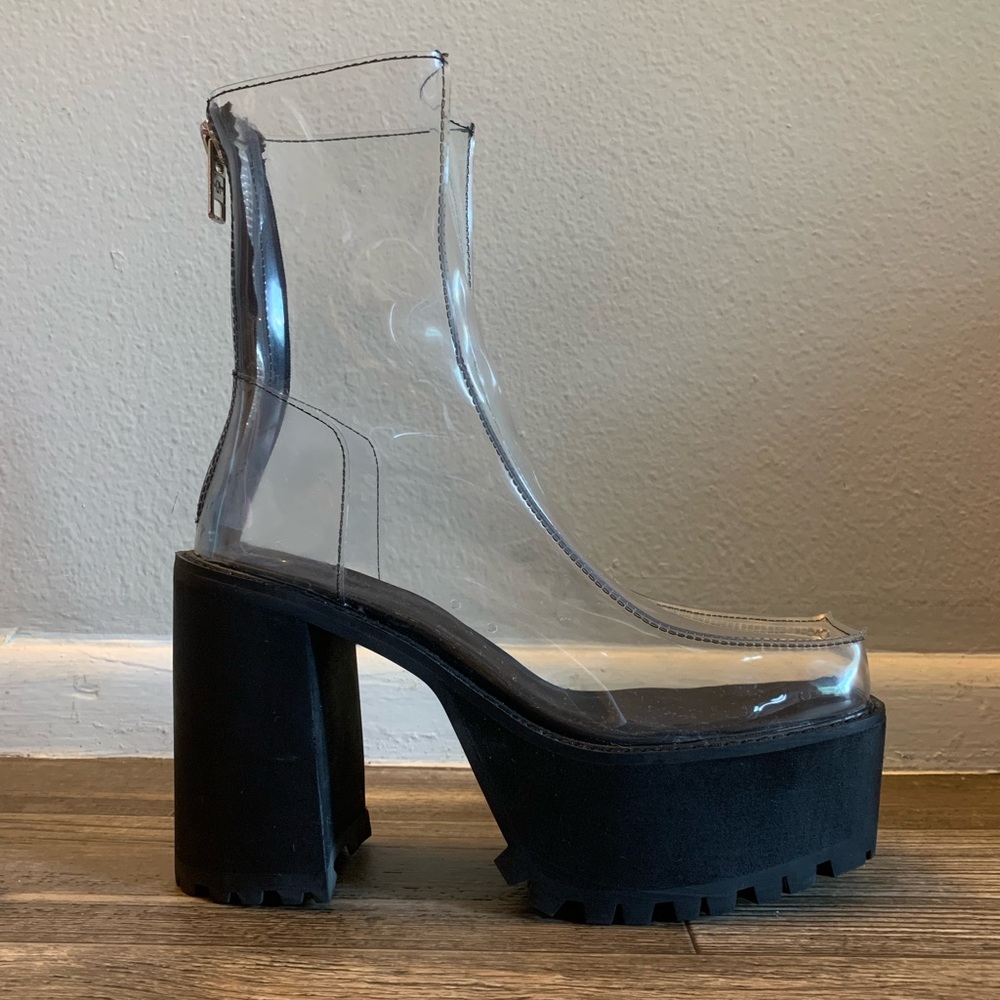 CURRENT MOOD CLEAR / LUCITE PLATFORM CHUNKY SQUARE TOE BOOTS 🤍